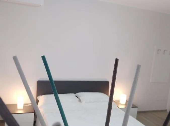 Novatek Oda ve Kahvaltı 3*